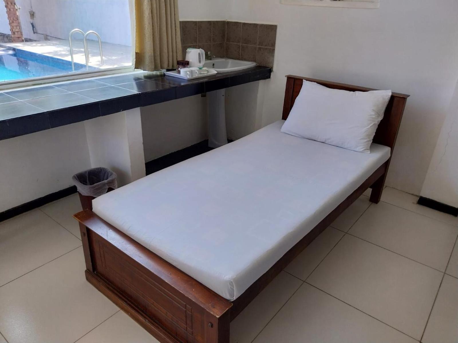 Avin Beach Villa Unawatuna Room photo