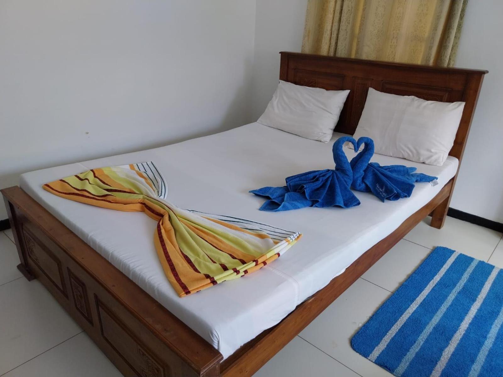 Avin Beach Villa Unawatuna Room photo