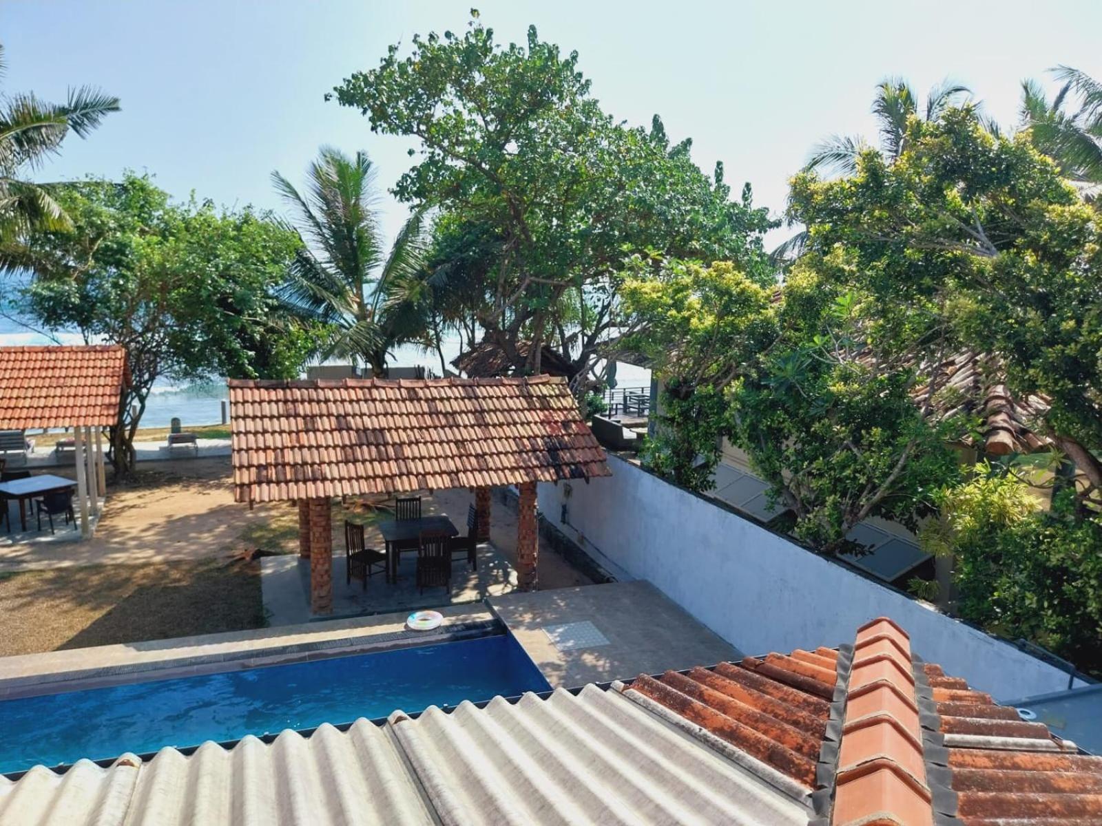 Avin Beach Villa Unawatuna Room photo